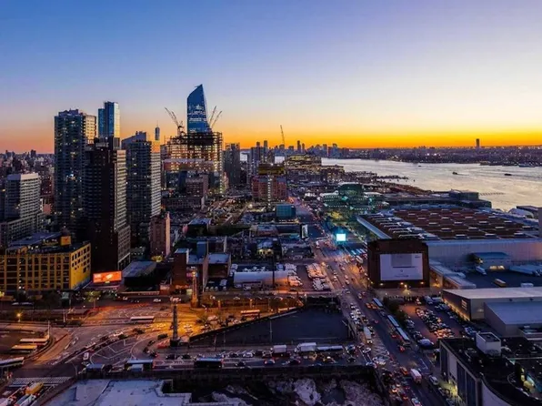 560 West 43rd Street image 7 of 20