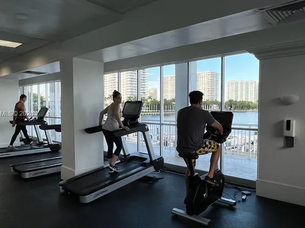 18061 Biscayne Blvd, North Miami Beach, FL