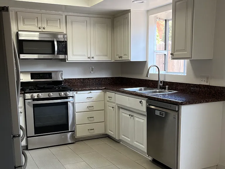 422 N Marengo Ave #3 — Photo 9