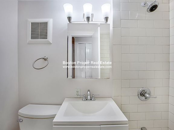 12 Stoneholm #301 Boston - Fenway Unit Photo 3 (4)