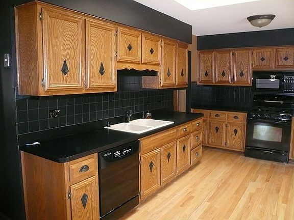 5th image of 8133 Elizabeth Ave