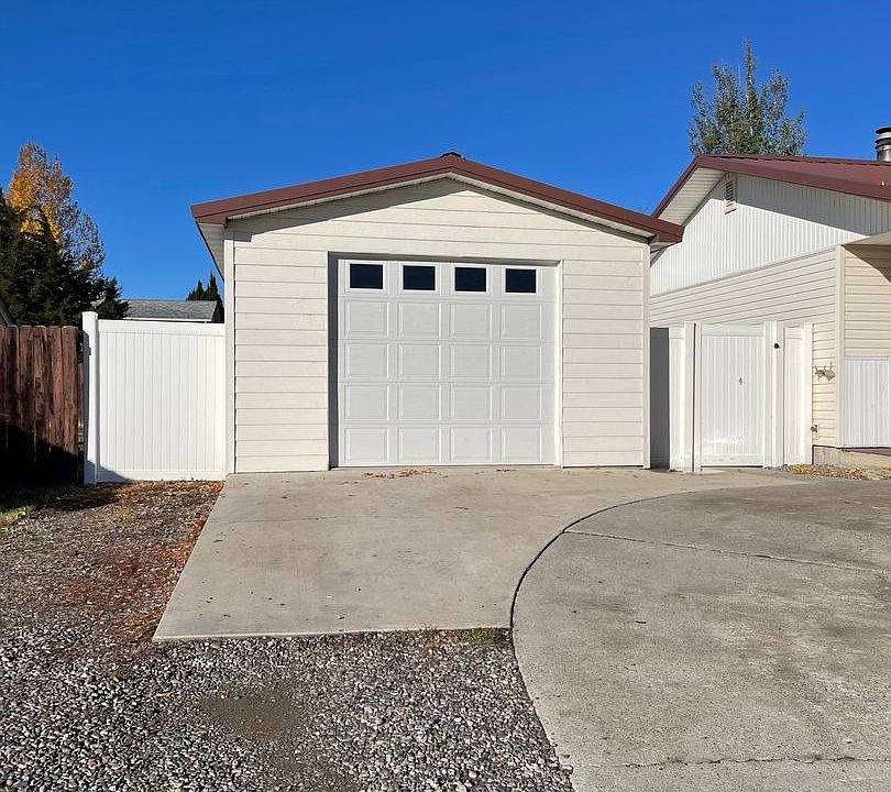 2nd image of 1036 8th Ave