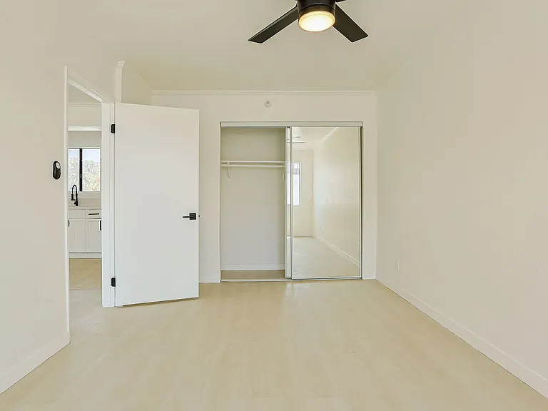 1816 N Gramercy Pl — Photo 8