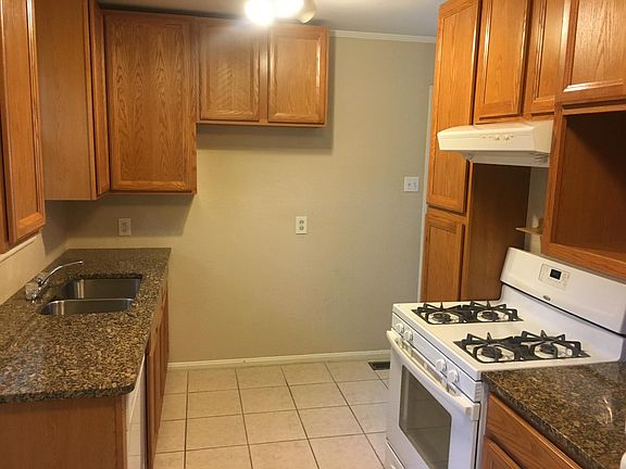 3rd image of 4931 Briar St