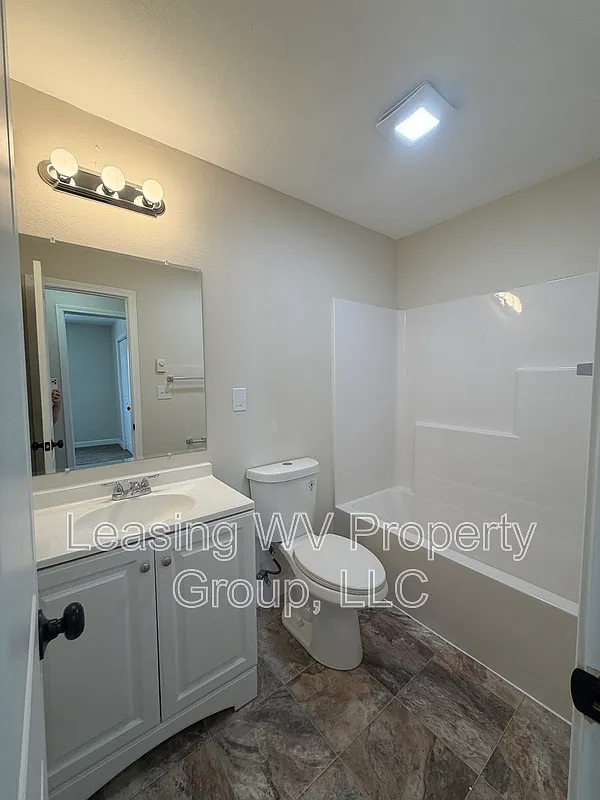 2 bed, 1.0 bath, 1000 sqft, $950 — Photo 3