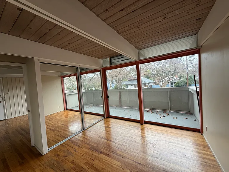 827 College Ave #827 — Photo 2