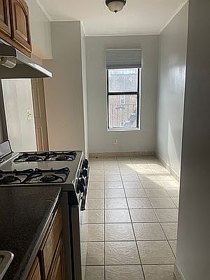 2nd image of 2121 Beekman Pl APT 3C