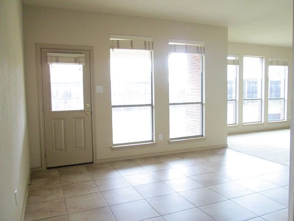 4th image of 1205 Yorkshire Dr