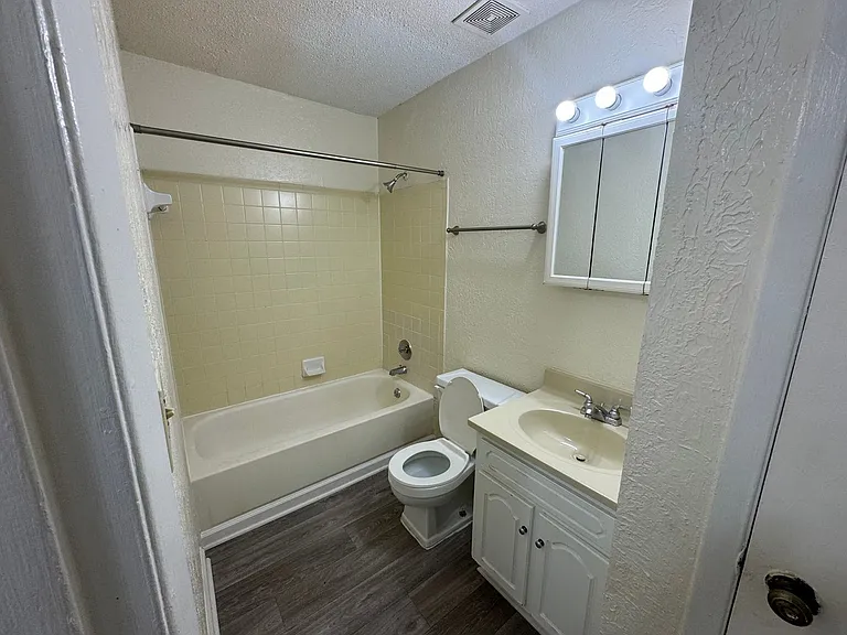 Parkhaven Apartments — Photo 20