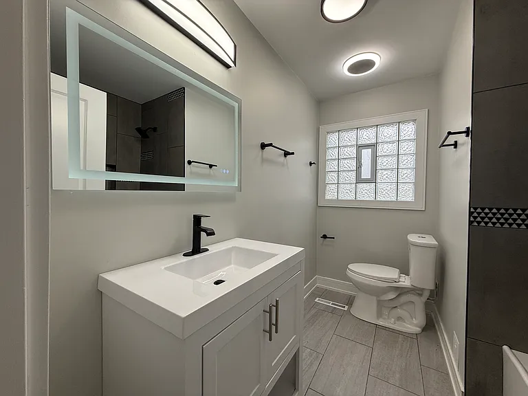 16752 Artesian Ave — Photo 11