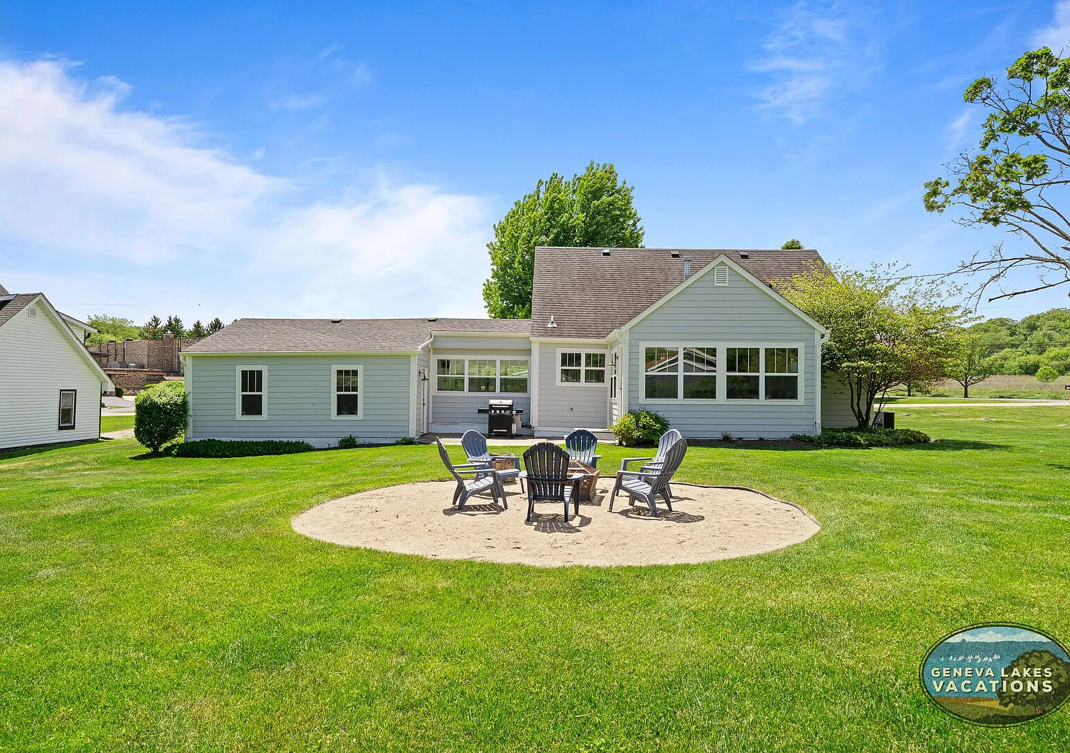 Charming Fontana Cottage Near the Lake Available for Monthly & Mid-Term Rentals — Photo 1