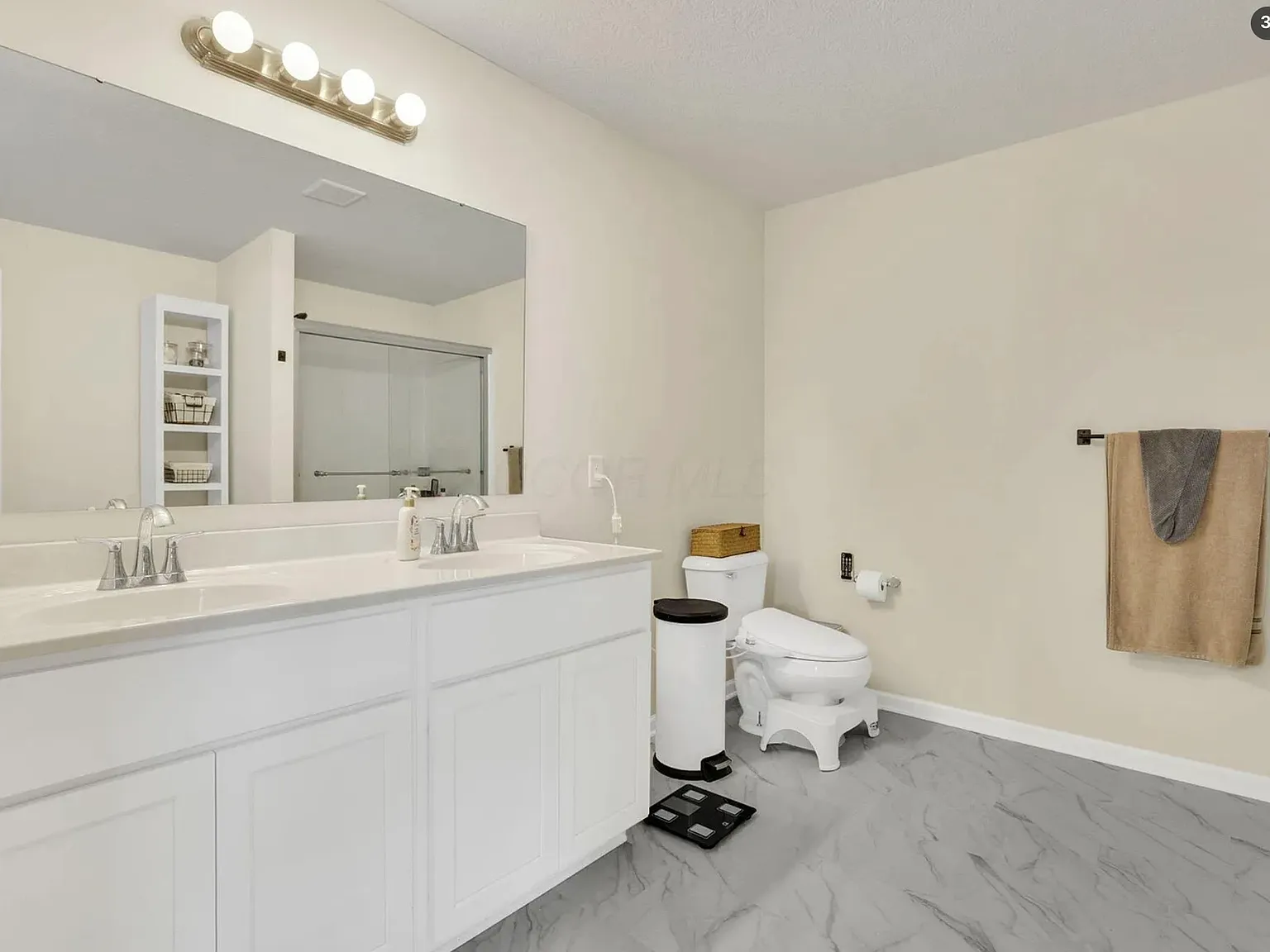 3 bed, 2192 sqft, $2,499 — Photo 4