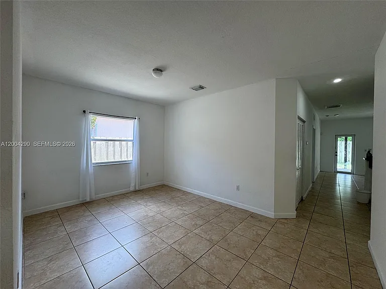 2653 NE 3rd Ct — Photo 5