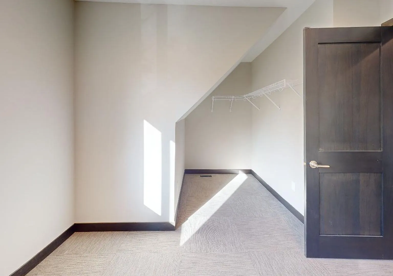 Modern 8-bedroom 3-bath house close to U of M Campus — Photo 4