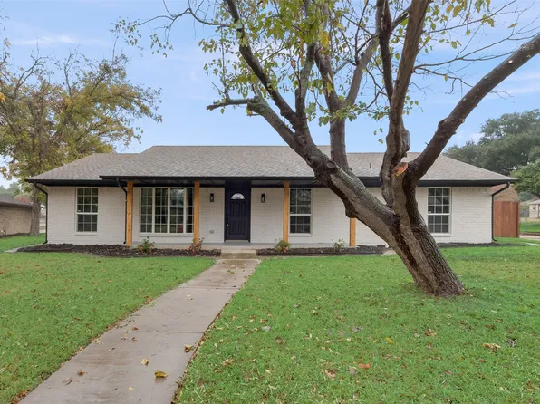 2102 Huntington Dr, Grand Prairie, TX 75051