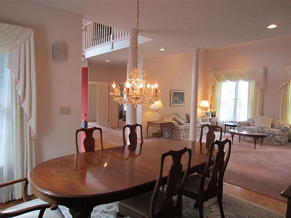 4th image of 409 Pinkster Ln