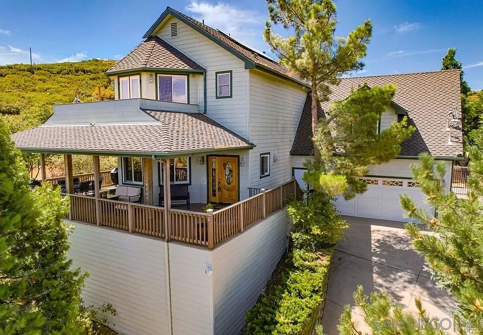 1st image of 753 Ridgewood Dr