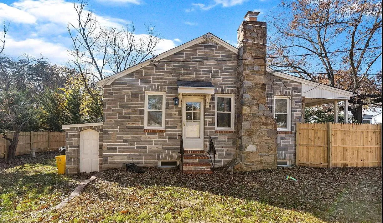 2 bed, 1036 sqft, $2,300 — Photo 3