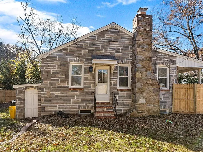 1325 Donald Ave — Photo 3