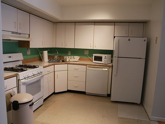 4th image of 75-32 113th St #1