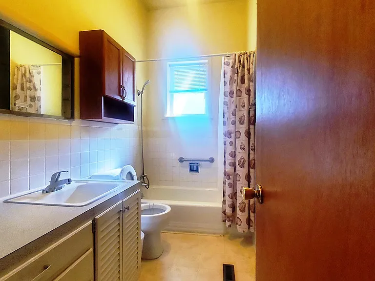 307 S 8th St #1 — Photo 4
