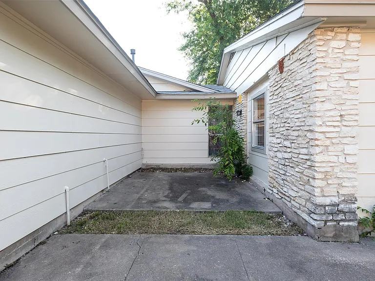 1407 Click Cv #B — Photo 2