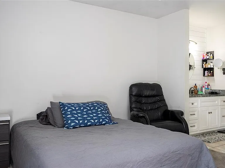 1594 Frances St — Photo 16