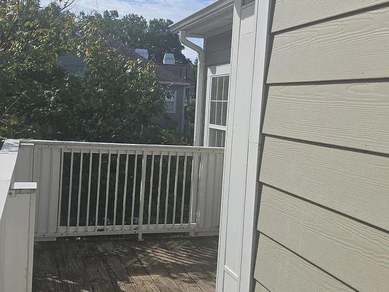 1704 Lake Shore Crest Dr #32 — Photo 22