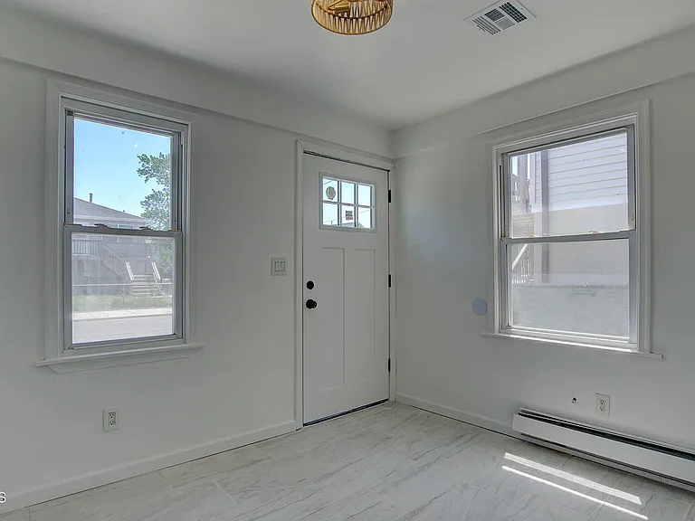 19 Bayview Ave #A — Photo 7
