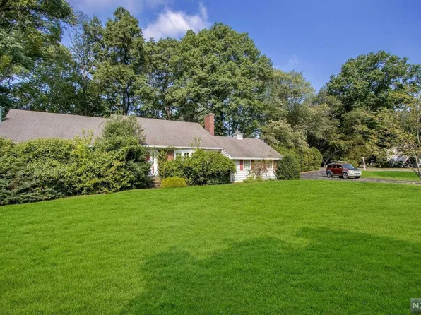 130 Honeysuckle Dr, Township Of Washington, NJ 07676