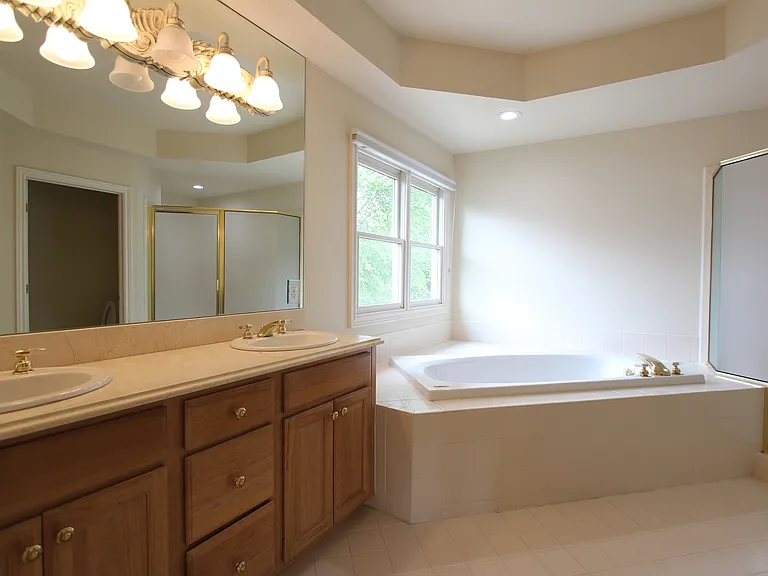 18547 Clairmont Cir E — Photo 9