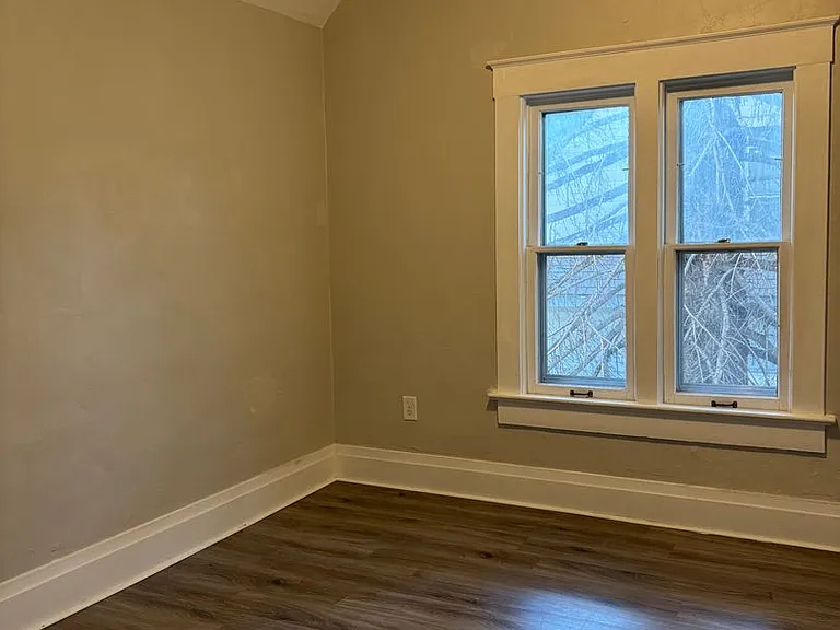 516 W Main St — Photo 8