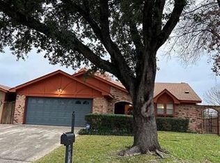 304 Concord Dr, Hurst, TX 76054