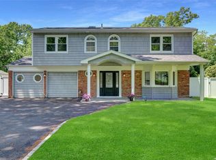 20 Melrose Ln, Commack, NY 11725