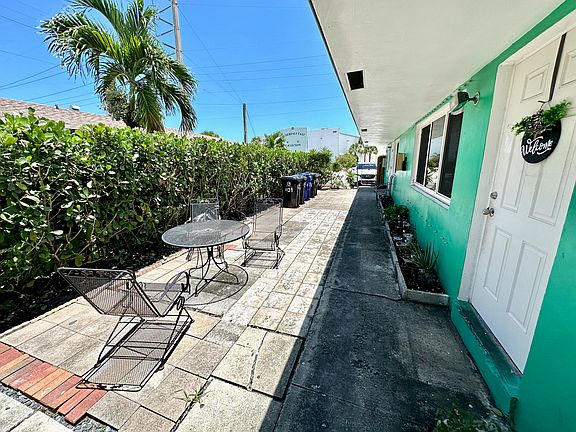 4th image of 1129 NE 15th St #2
