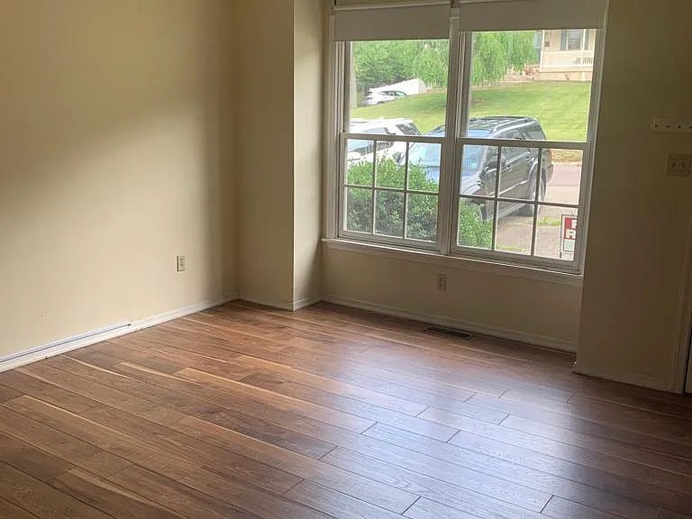 534 Becker St — Photo 3