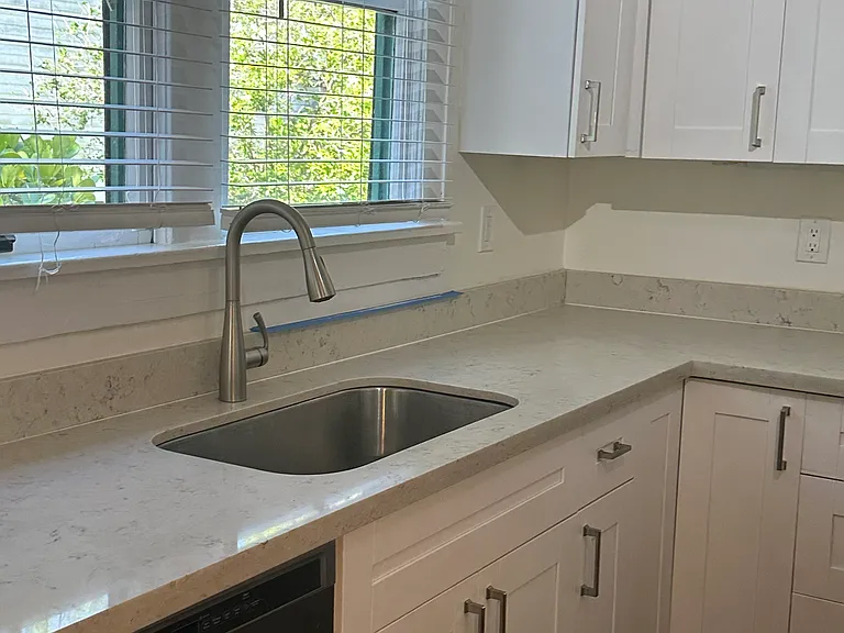 401 Lauderdale Trl — Photo 3