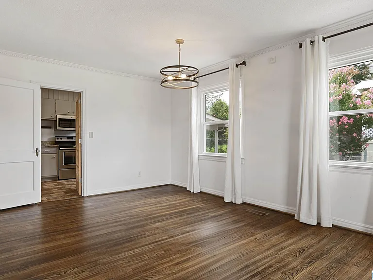 5 Beverly Hts — Photo 7