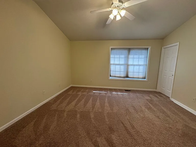 3046 Crystal Spring Ln — Photo 9