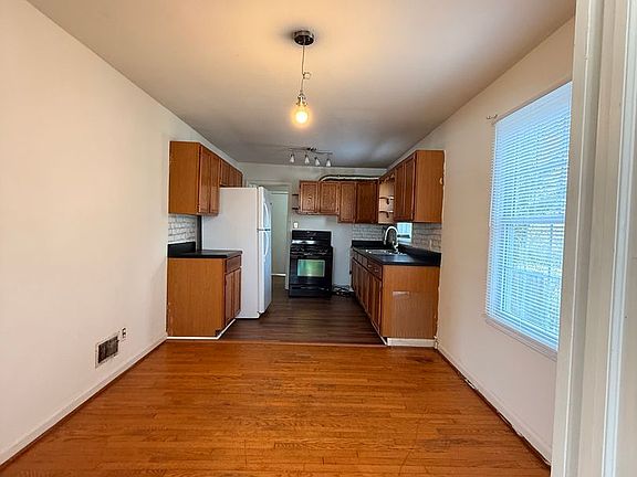 4th image of 1218 Thornton St