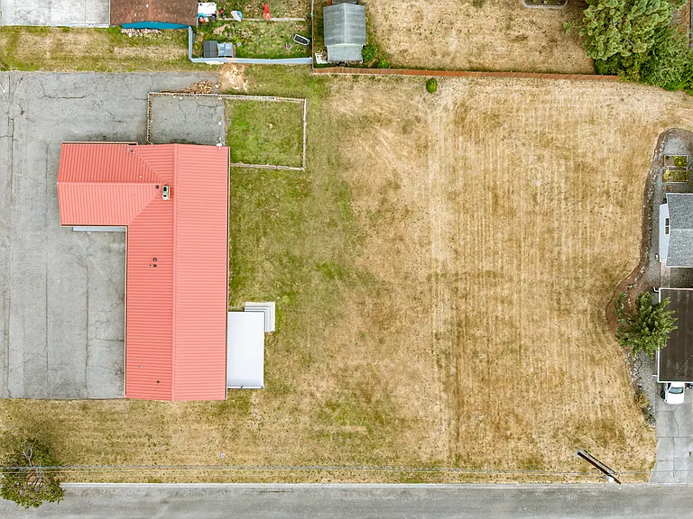 L Ave — Photo 19