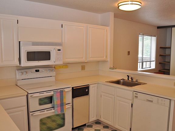 5th image of 428 Harborview Dr SE Unit 136