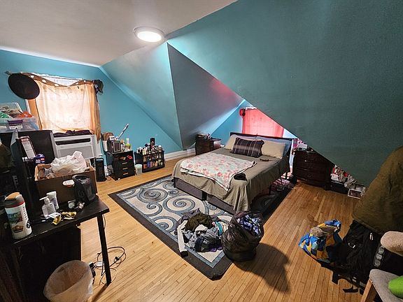 3rd image of 1110 River St