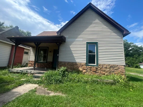2012 N 22nd St, Terre Haute, IN 47804