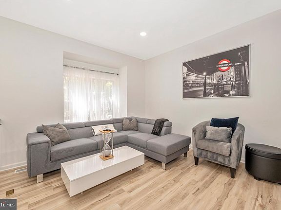 5th image of 20215 Waterside Dr