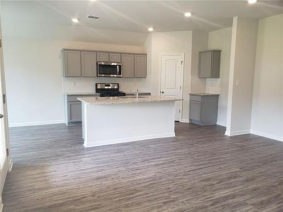 3rd image of 28429 Evangeline Ln