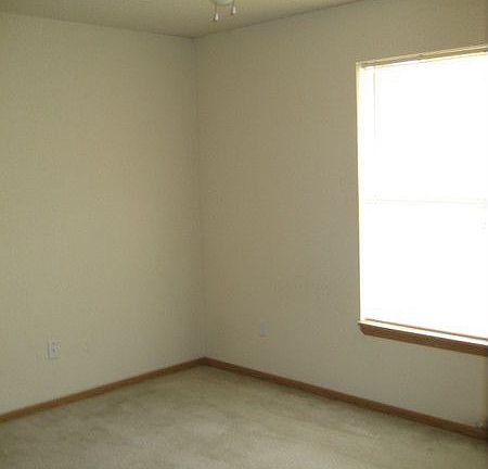 4th image of 303 Montgomery