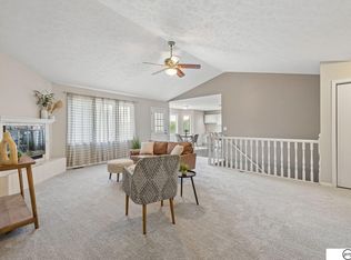 7412 Collister Rd, Lincoln, NE 68516
