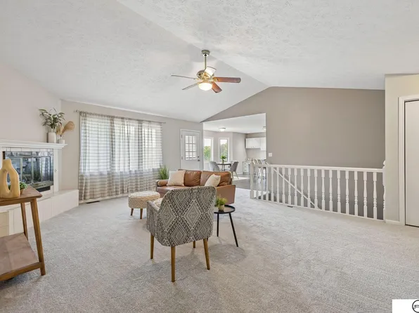 7412 Collister Rd, Lincoln, NE 68516