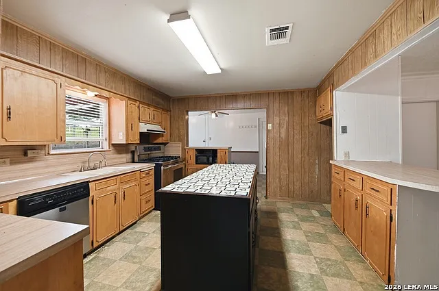 8811 FM 471 N — Photo 10